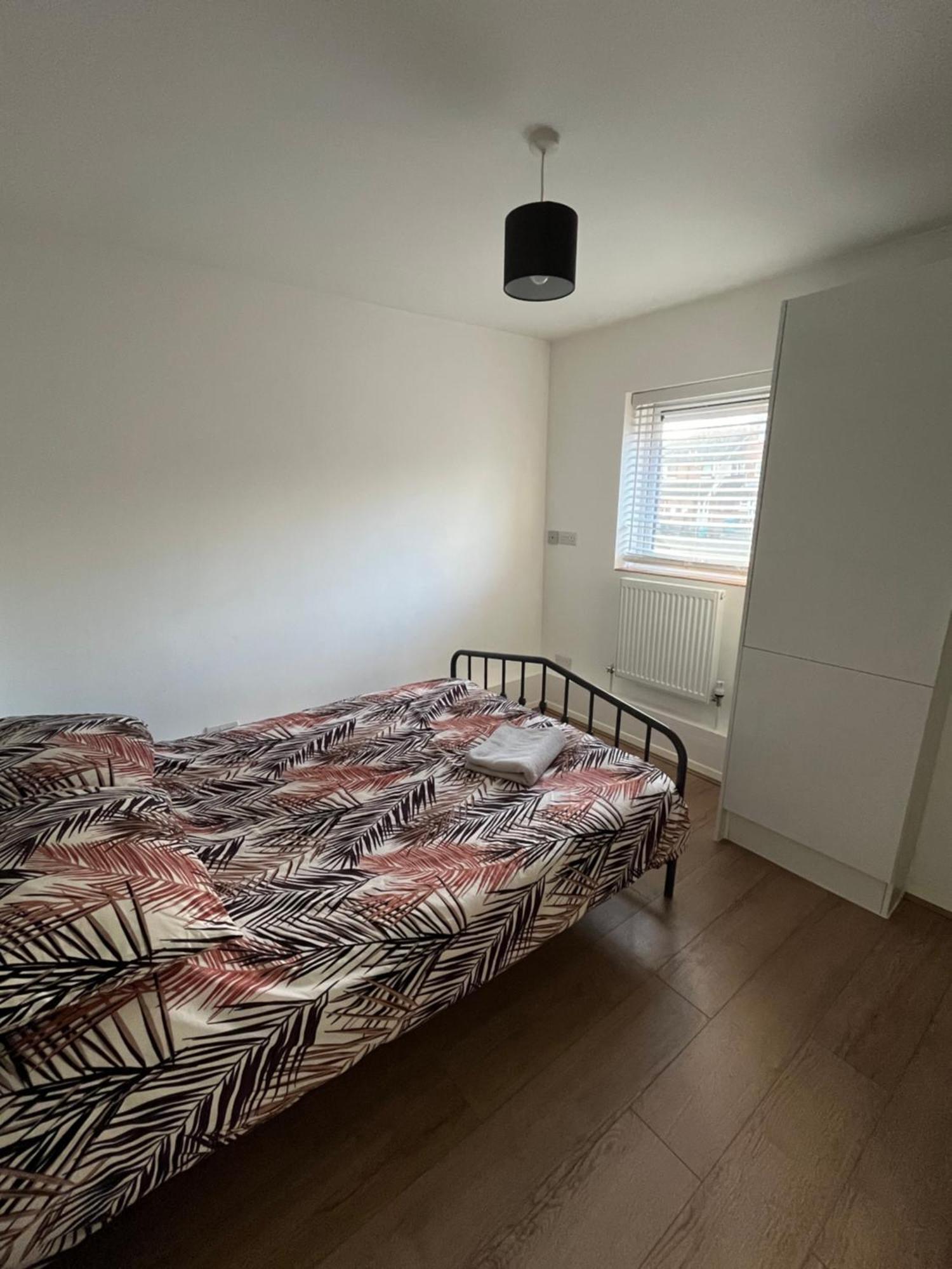 Immaculate 2 Bed Flat With Free Parking! Apartment Watford  Exterior photo